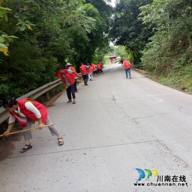 泸县太伏镇扎实开展全民“环境卫生大扫除”活动(图2)