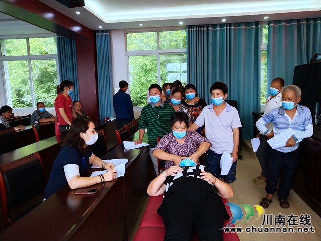 泸县太伏镇：“贫困户+技能培训” 助力脱贫攻坚