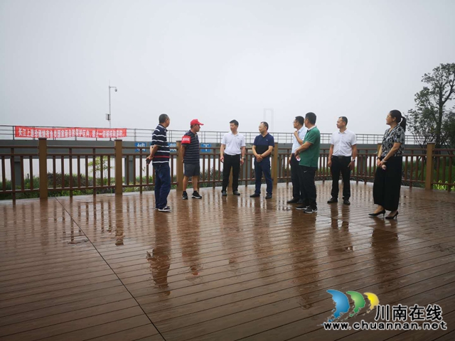 “省安全社区”评审专家组调研龙马潭区罗汉街道