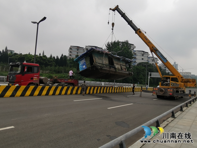 龙马潭区红星街道最后一艘“三无船舶”上岸