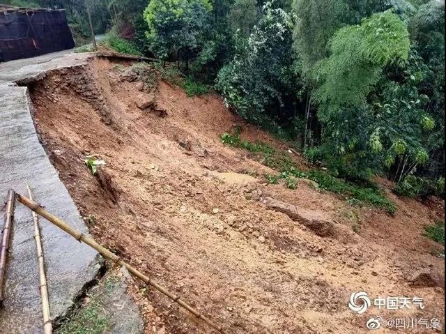 启动24小时应急状态！宜宾多地出现山体滑坡、道路垮塌、农田被淹！(图8)