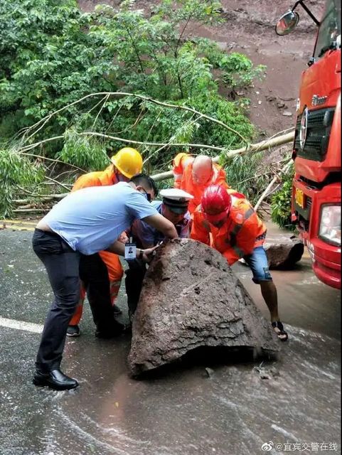 启动24小时应急状态！宜宾多地出现山体滑坡、道路垮塌、农田被淹！(图10)