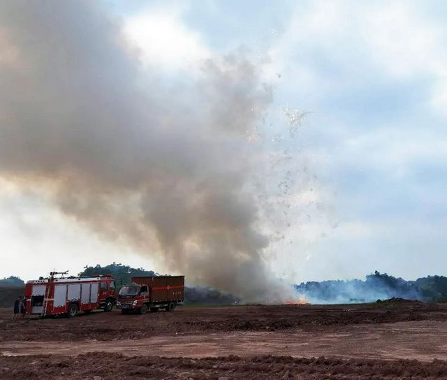 现场视频！宜宾价值约30万、7000多箱烟花爆竹被引爆！燃了2个小时……(图5)