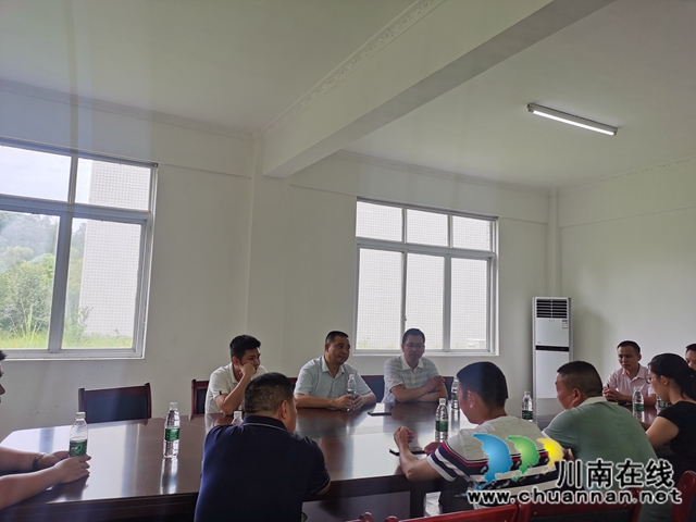 泸县政协副主席童执全到立石镇调研