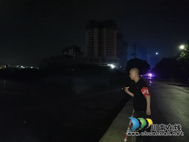 泸县玉蟾街道持续开展汛期隐患排查和环境卫生整治行动(图2)