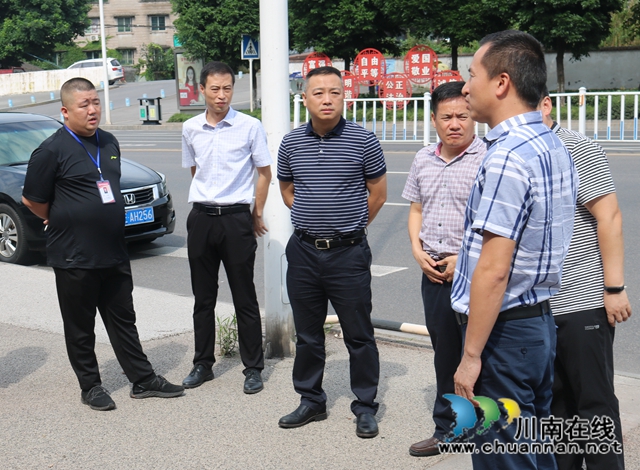 龙马潭区人大代表石磊检查指导莲花池街道防汛减灾工作