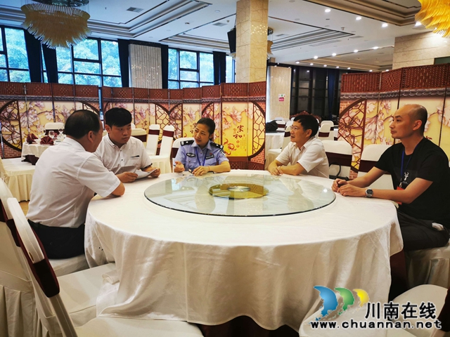 江阳区华阳街道人大代表小组“把脉问诊”辖区餐饮企业(图2)