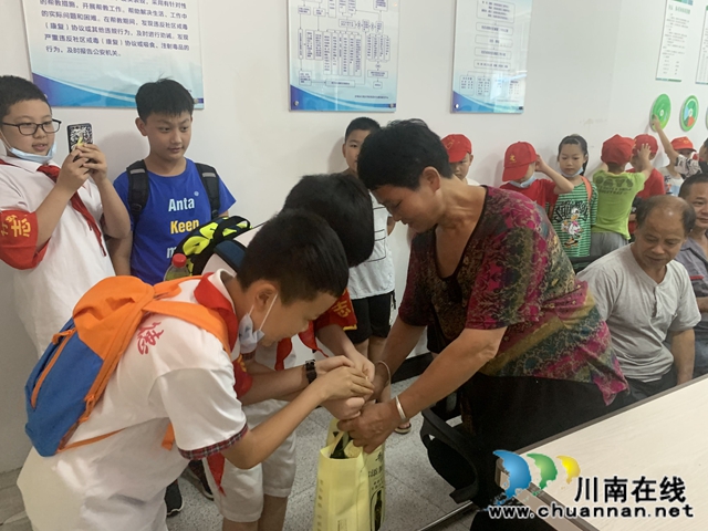 江阳区华阳街道竹苑社区开展“成长吧青少年—爱心公益”系列社会实践活动（二）