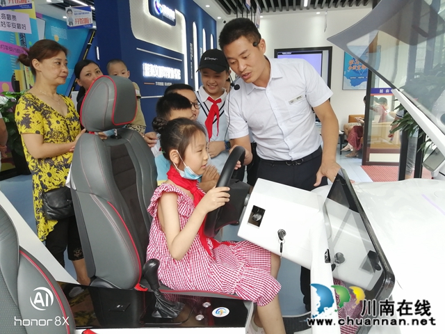 龙马潭区小市街道开展“礼让于人 文明于己”文明伴我行活动(图2)