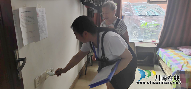 江阳区北城街道濂溪路社区对养老院开展消防安全检查