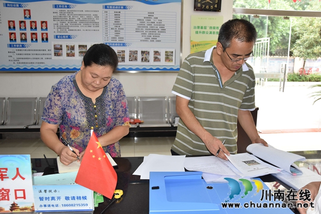 泸县玉蟾街道开展2020年第二季度村（居）务公开工作督查(图2)