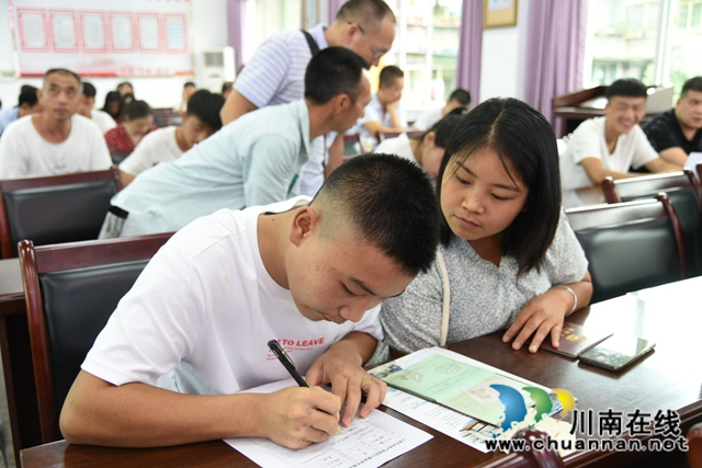 叙永县25名贫困初中毕业生将赴上海免费接受中职教育(图4)