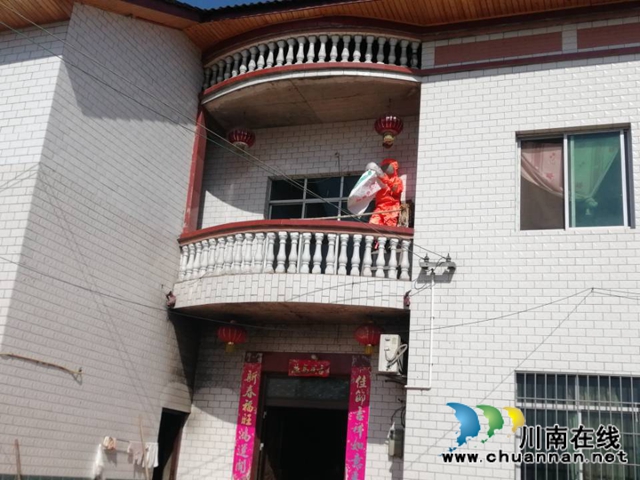 泸县应急救援大队石马五中队到立石镇开展“马蜂窝清剿”行动(图2)