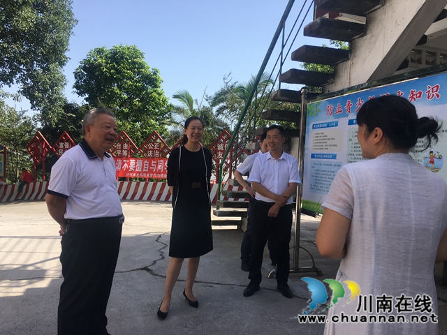 杨正律一行到龙马潭区罗汉街道慰问野泳劝导员