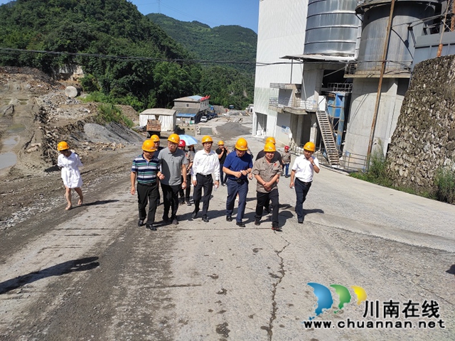 中国建筑科学研究院到叙永调研建材产业工作