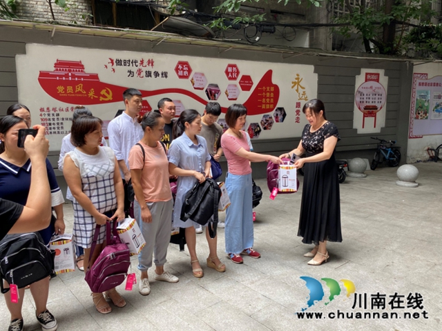 江阳区北城街道开展“送清凉”慰问活动(图2)