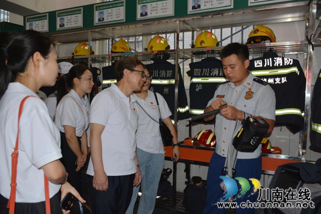 江阳区北城街道金甲虫党总支“八一”慰问江阳区消防救援大队