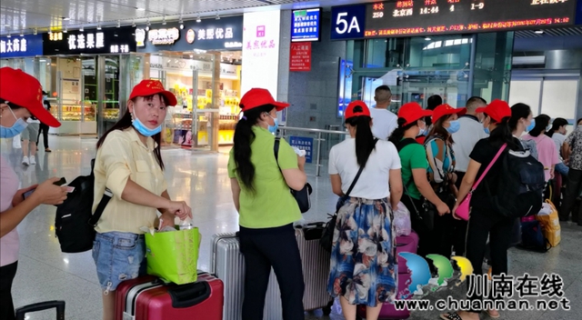 叙永：“边城嫂子”赴京就业 家政扶贫初显成效(图2)