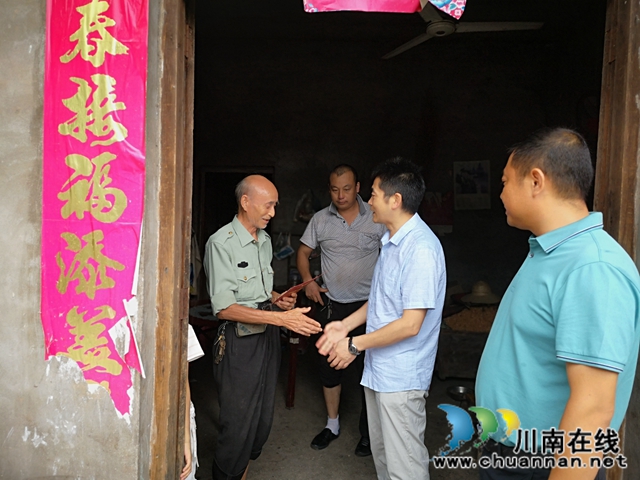 泸县云龙镇开展走访慰问退役军人活动