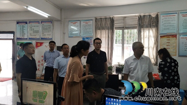 黄月桂率队到江阳区华阳街道竹苑社区指导全国文明城市建设和基层治理工作(图2)