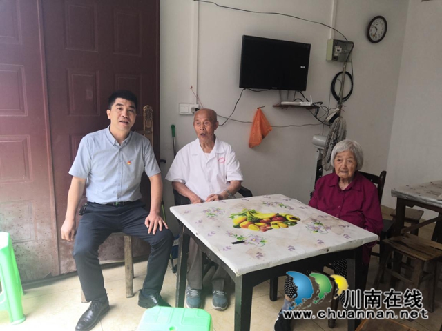 龙马潭区小市街道：暖心老兵，忆往昔峥嵘岁月(图2)