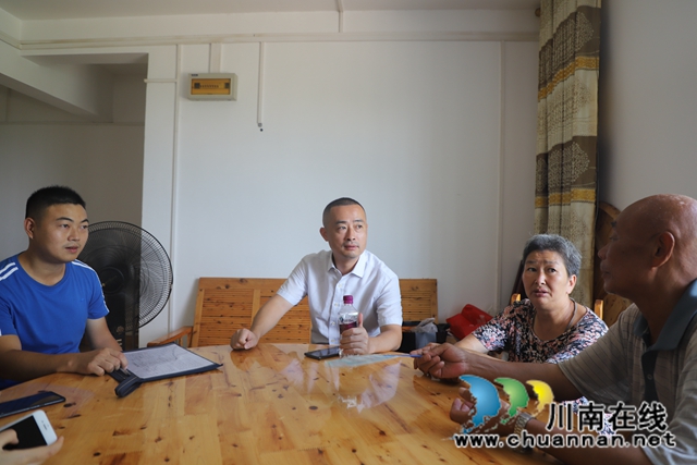 朱海斌到泸县玉蟾街道督导脱贫攻坚、森林防灭火工作(图2)