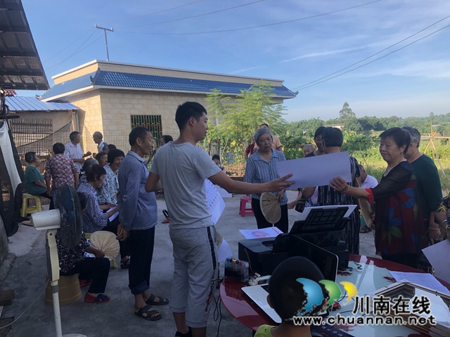 泸县云龙镇开展“青春助力 为爱前行·脱贫攻坚公益摄影”主题活动