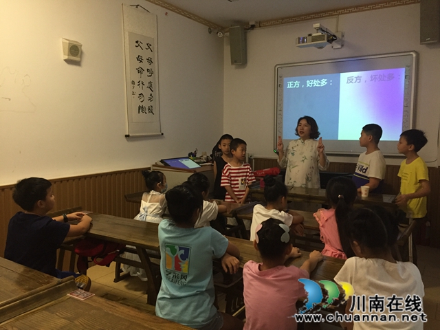 江阳区检察院、区关工委法治夏令营走进华阳街道竹苑社区(图2)