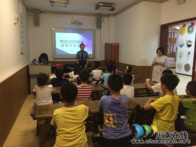 江阳区检察院、区关工委法治夏令营走进华阳街道竹苑社区