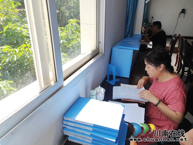 泸州市应急管理局到合江县开展安全社区复评验收(图2)