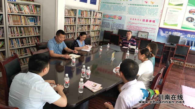 王誉华到江阳区泰安社区指导全国文明城市建设工作