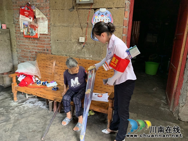 内江经开区靖民镇凉风社区为残疾人送爱心(图2)