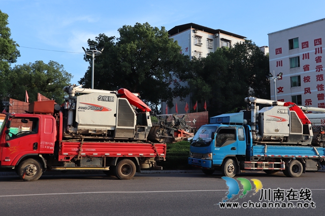 泸县云龙镇积极做好收割机跨区作业管理服务工作