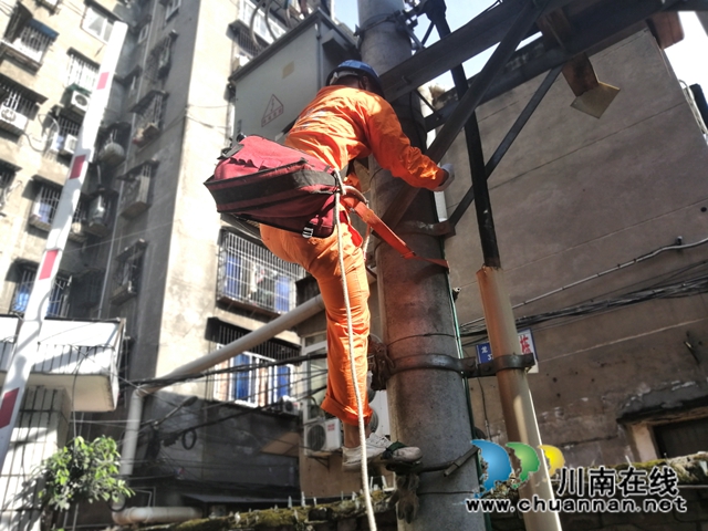 国网泸州供电公司：战高温保供电，迎峰度夏抢修消缺