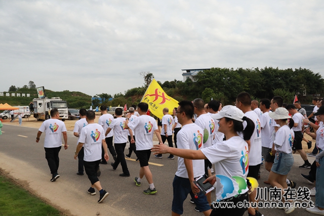 全民健身，万步有约！龙马潭500余名群众健步走双加(图4)