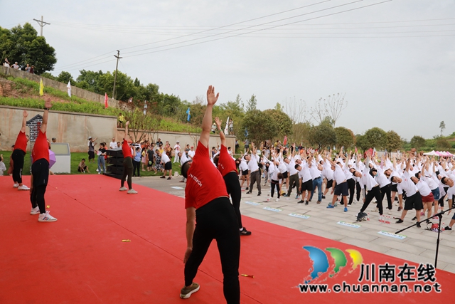 全民健身，万步有约！龙马潭500余名群众健步走双加(图5)