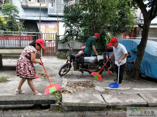 泸州市纳溪区行政审批局开展全国文明城市建设集中宣传和卫生集中大扫除志愿服务活动(图2)