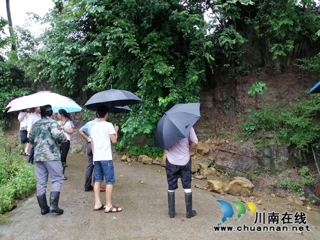 内江经开区靖民镇石马村:积极开展雨天安全隐患排查