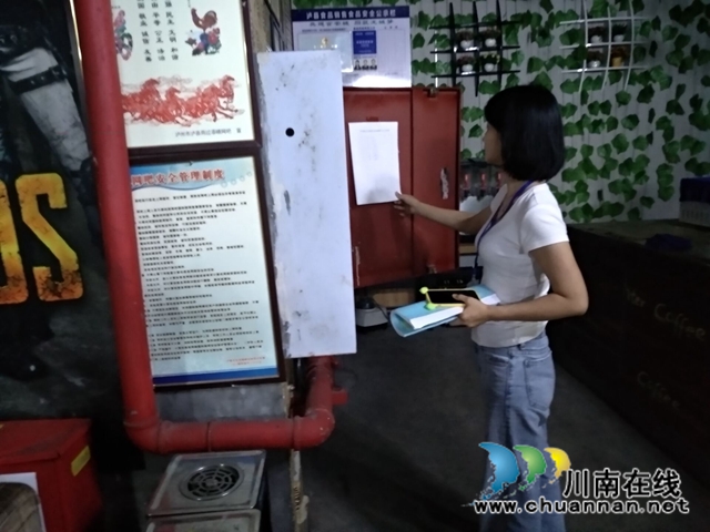 泸县玉蟾街道对辖区网吧开展突击检查(图4)