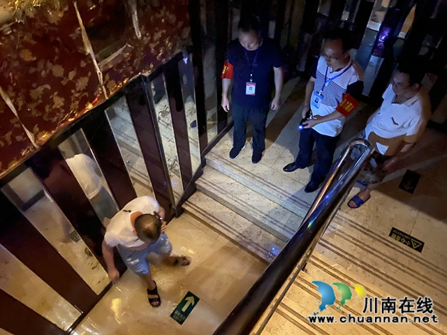 龙马潭区小市街道：迎战洪峰，我们在行动