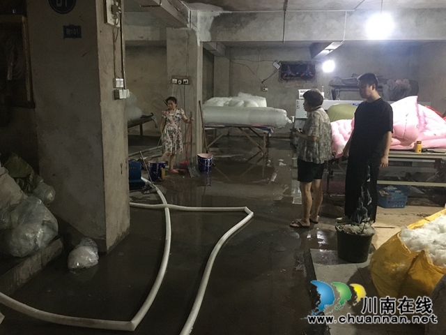 龙马潭区小市街道：迎战洪峰，我们在行动(图3)