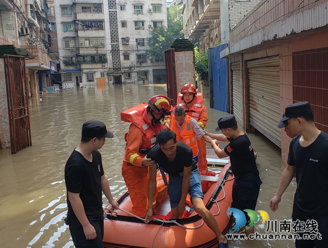 迎战洪峰过境  合江县全力做好应急准备(图2)