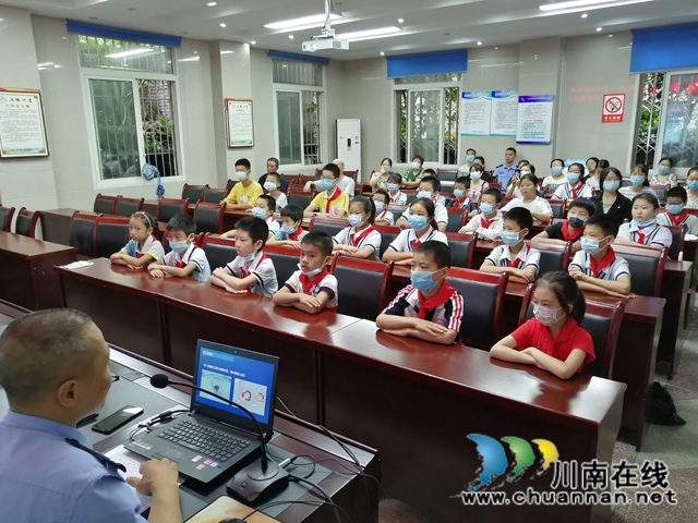 龙马潭区小市街道开展2020年暑期青少年“提高安全意识 防范安全隐患”主题讲座活动