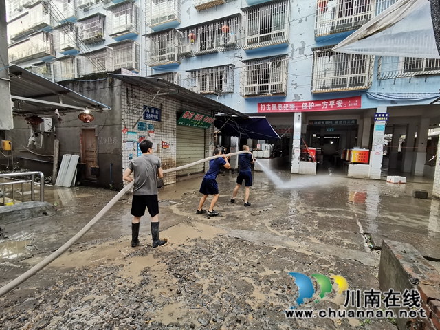 洪峰过后，泸县海潮镇打响“水退人进”的清淤大战(图3)