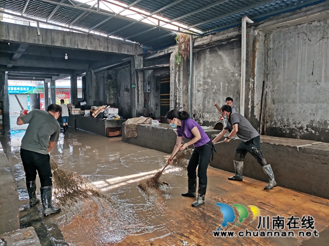 洪峰过后，泸县海潮镇打响“水退人进”的清淤大战(图16)