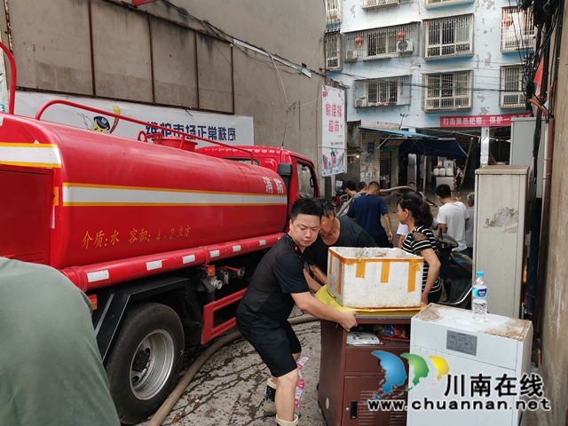 洪峰过后，泸县海潮镇打响“水退人进”的清淤大战(图15)