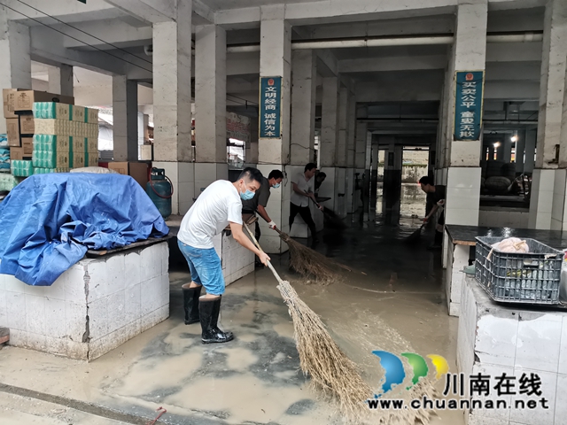 洪峰过后，泸县海潮镇打响“水退人进”的清淤大战(图14)