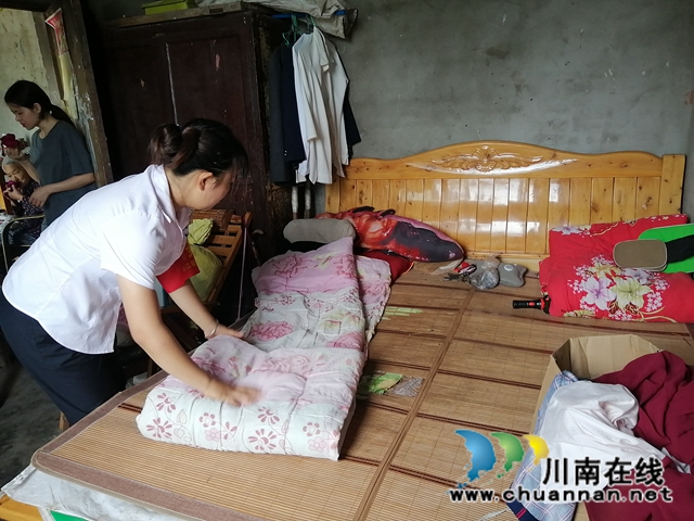 内江经开区靖民镇双塘村：“网格贴心人”走进农家送温暖(图2)