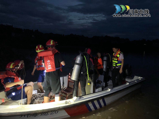十分钟成功搜救落水群众　合江消防首次实战潜水救援