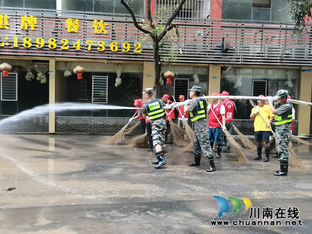 龙马潭区小市街道：洪峰刚过，火速开展灾后恢复工作(图3)